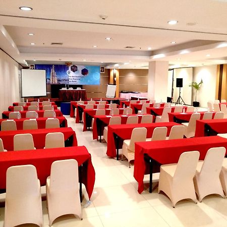 Transera Hotel Pontianak Bagian luar foto