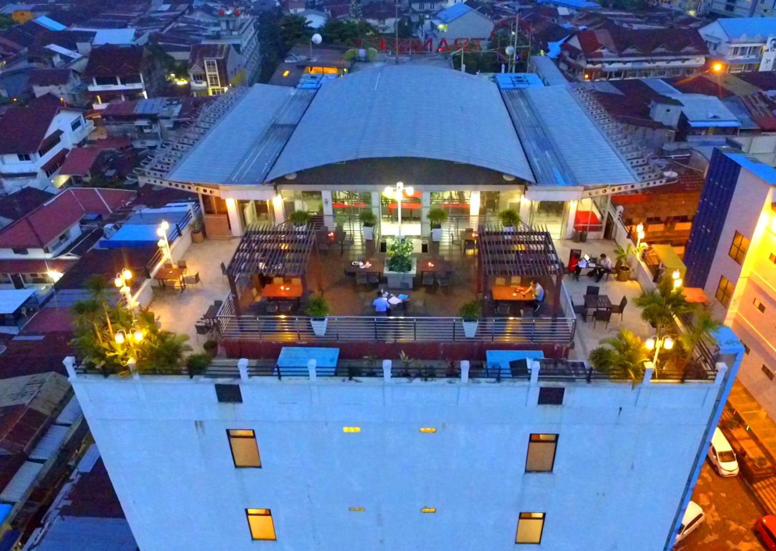 Transera Hotel Pontianak Bagian luar foto