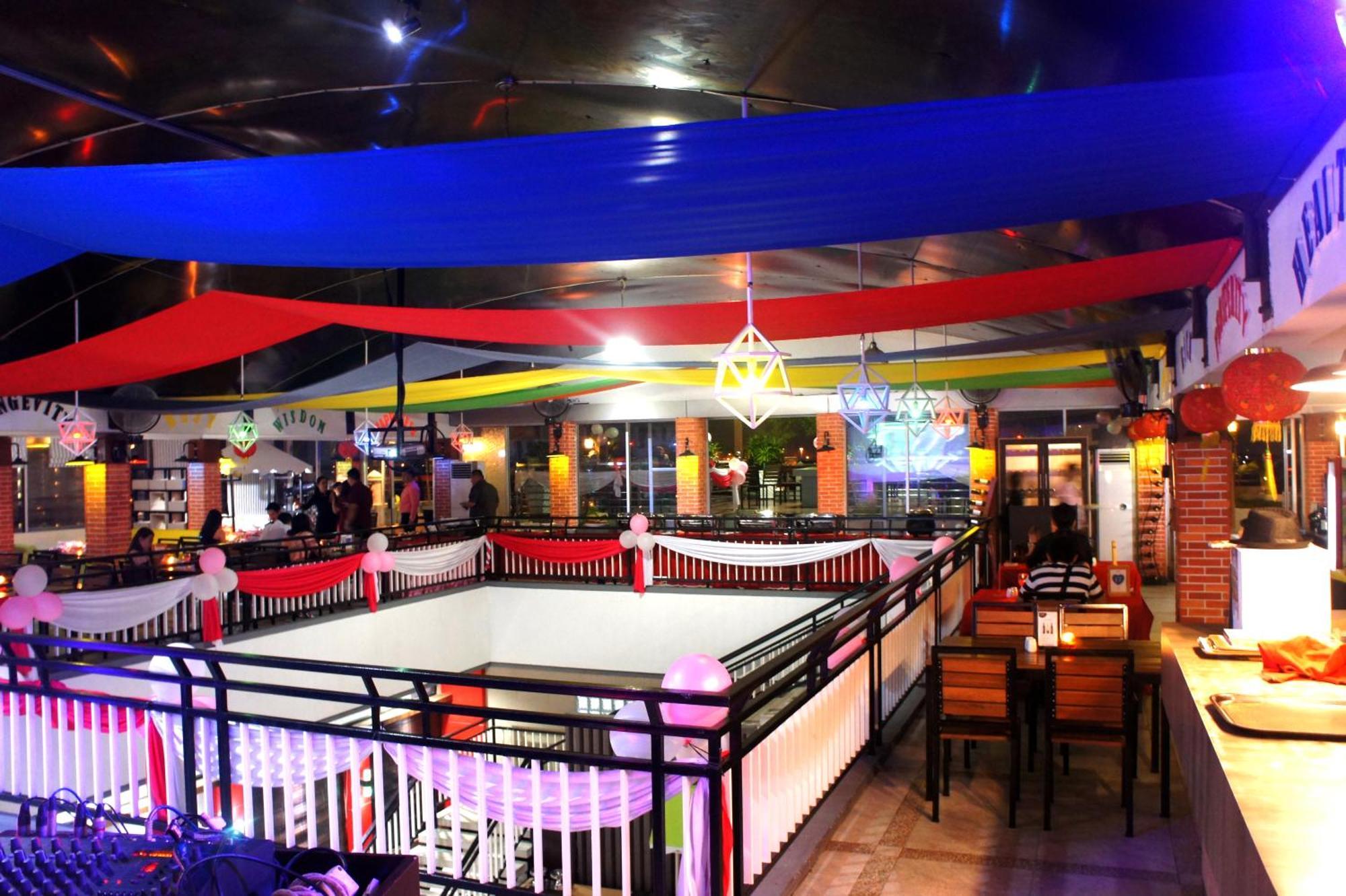 Transera Hotel Pontianak Bagian luar foto