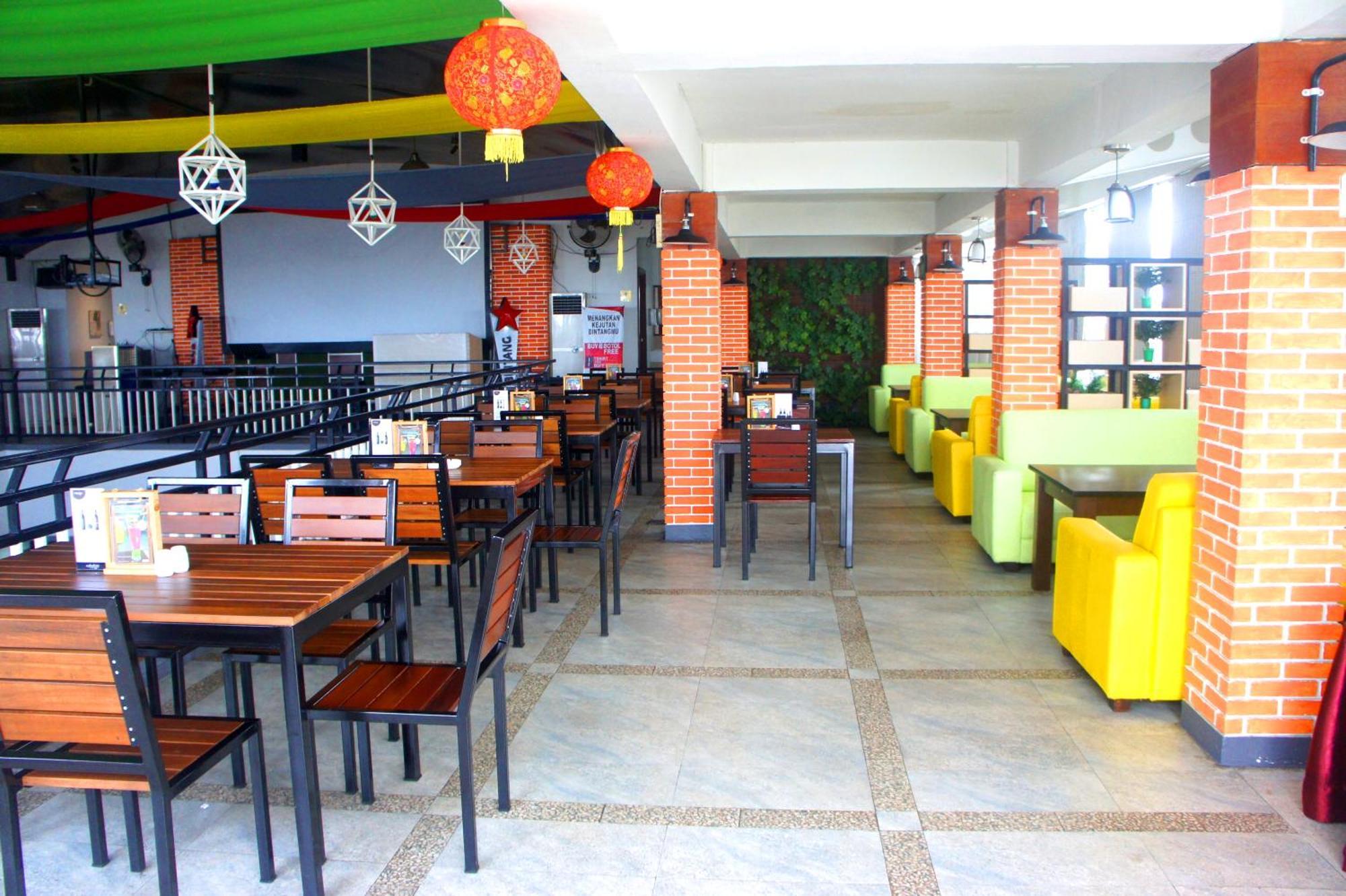 Transera Hotel Pontianak Bagian luar foto